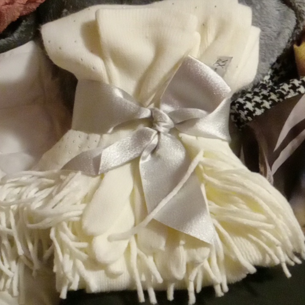 Scarfs - Picture 2 of 2